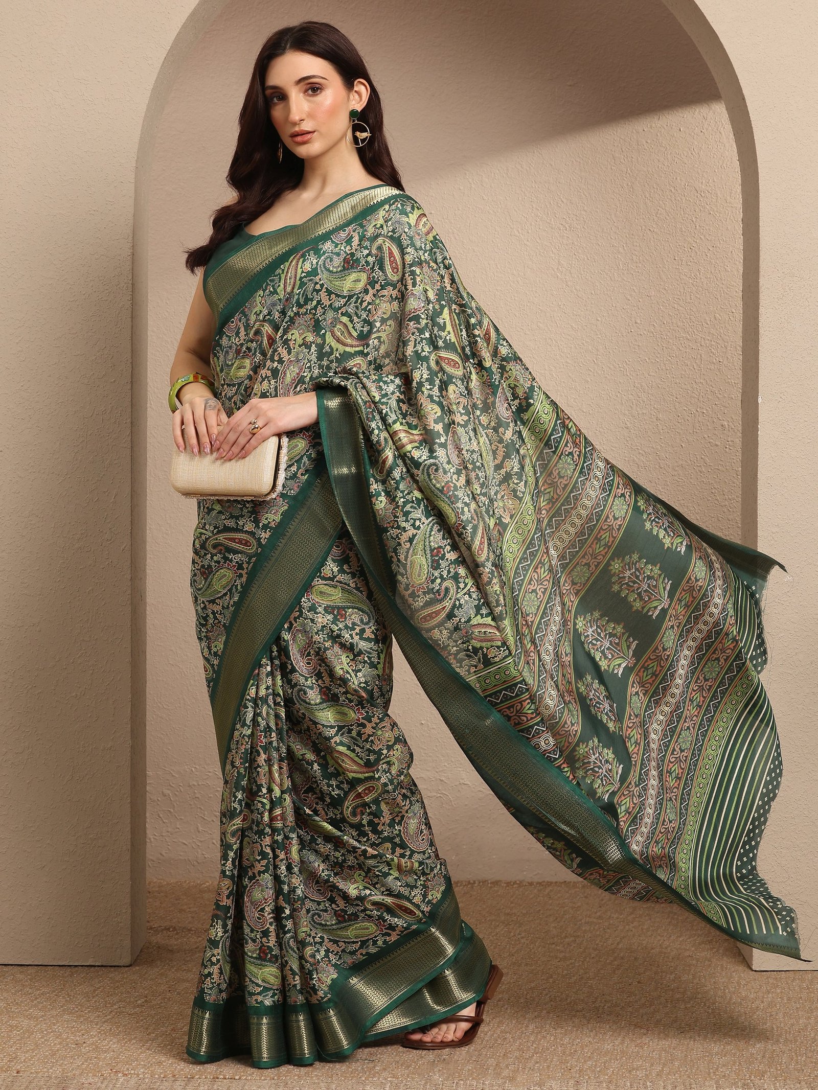Green Paisley Printed Silk Blend Saree With Unstitched Blouse Piece - Image 2