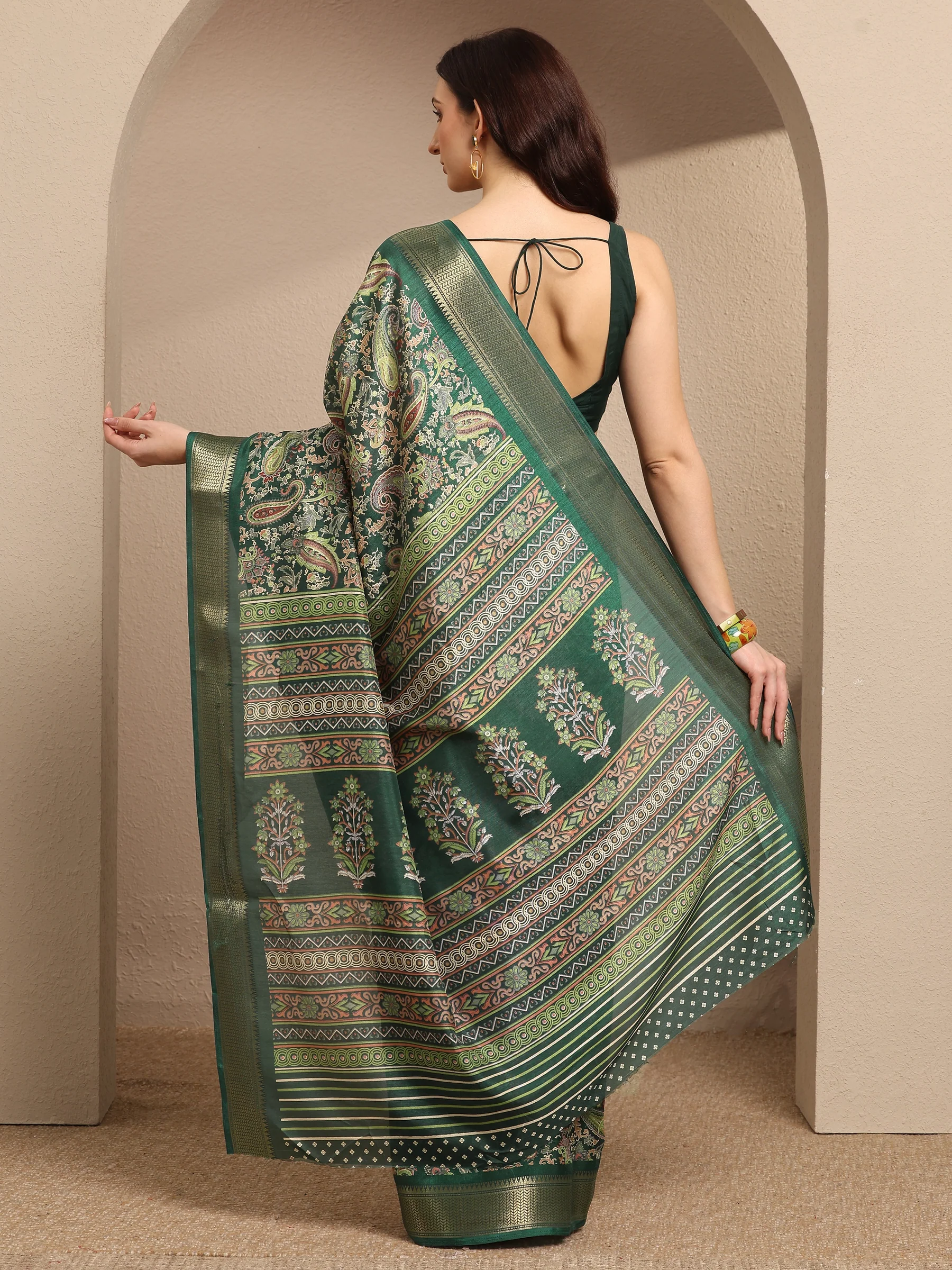 Green Paisley Printed Silk Blend Saree With Unstitched Blouse Piece - Image 3
