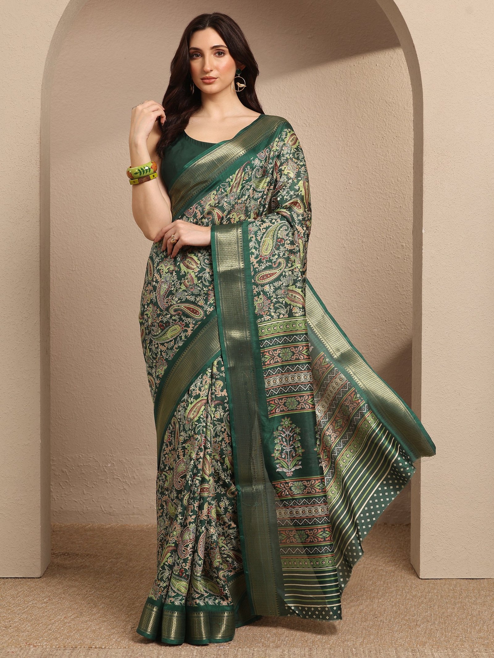 Green Paisley Printed Silk Blend Saree With Unstitched Blouse Piece - Image 4