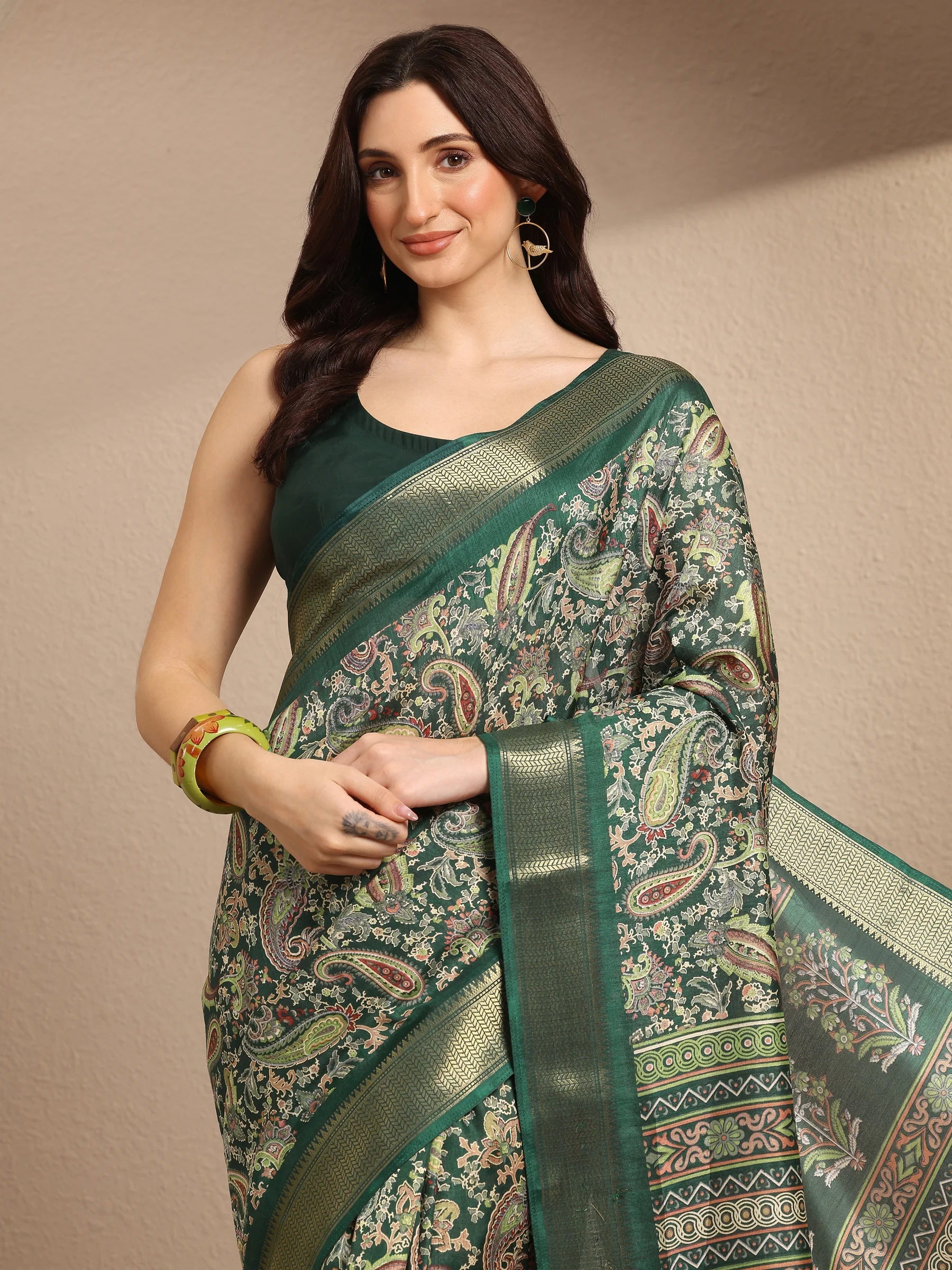 Green Paisley Printed Silk Blend Saree With Unstitched Blouse Piece - Image 5