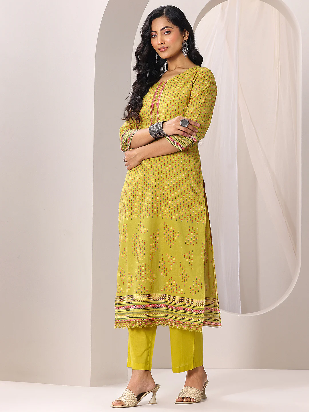 Green Printed Cotton Straight Suit Set With Dupatta - Image 3