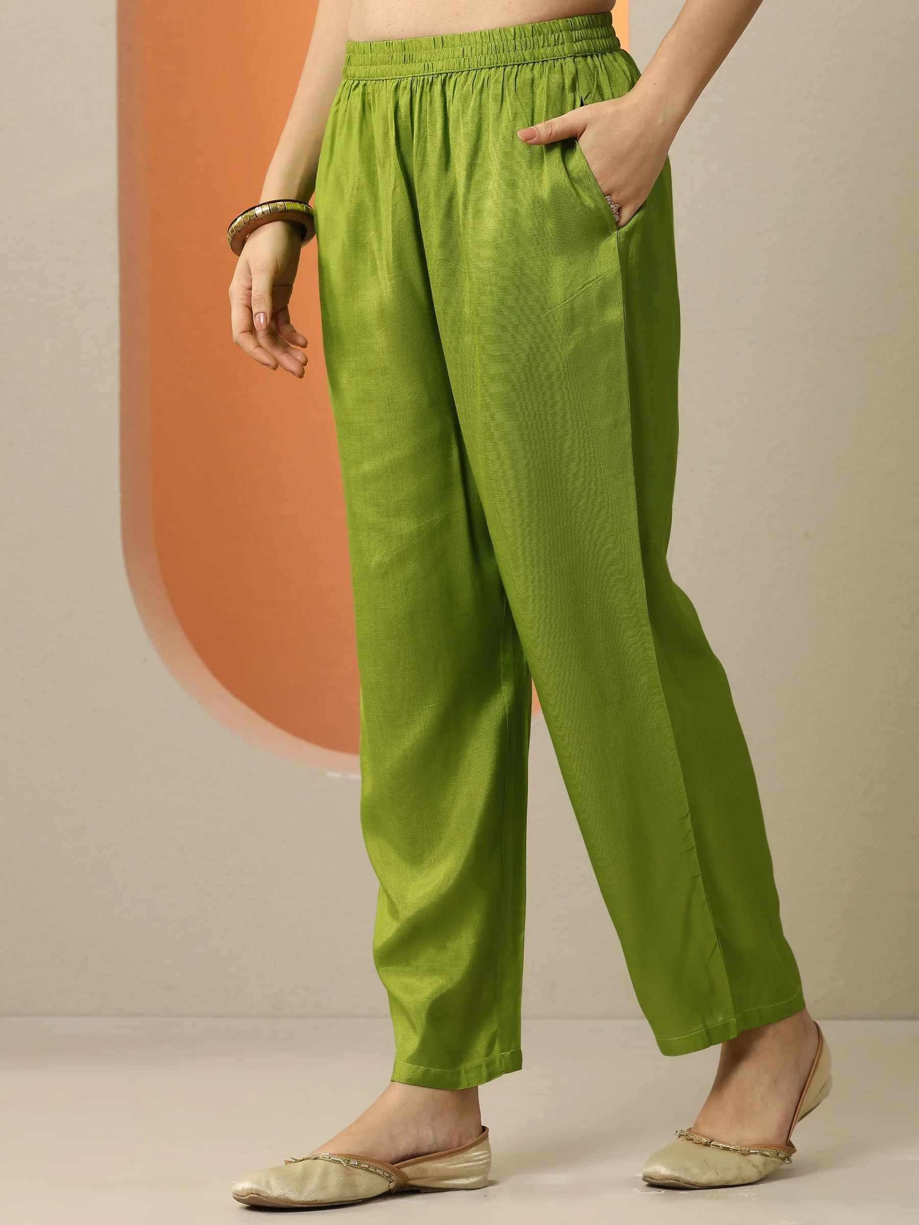 Green Printed Chinon Straight Suit Set With Dupatta - Image 5