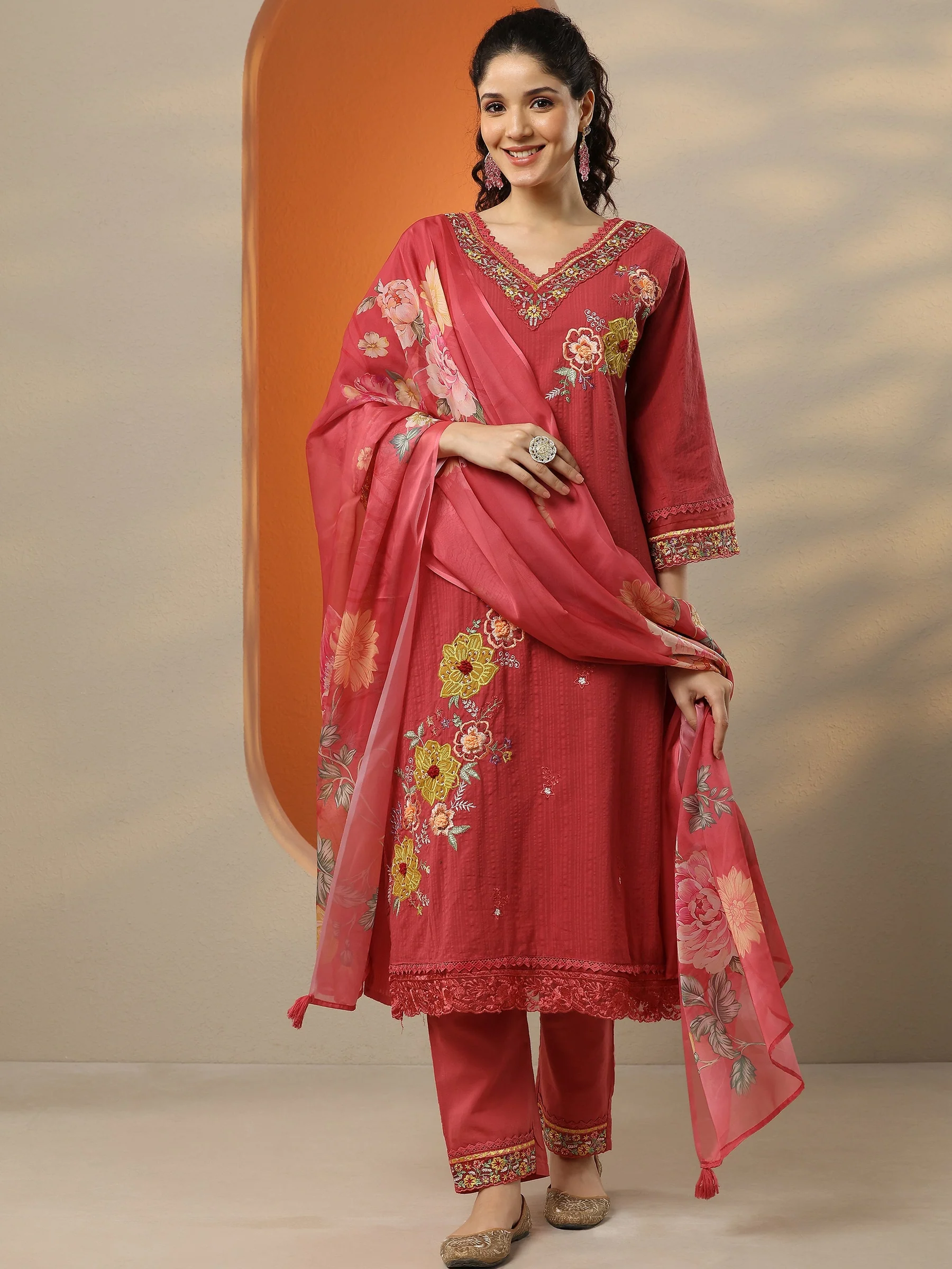 Pink Embroidered Cotton Straight Suit Set With Dupatta - Image 4